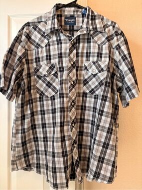 Wrangler Short-Sleeve Plaid Button-Down Shirt — Black & White